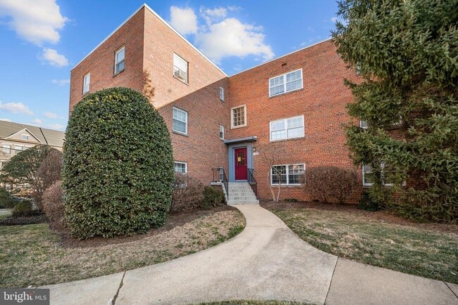 Building Photo - 5310 8th Rd S