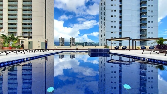 Building Photo - 2211 Ala Wai Blvd