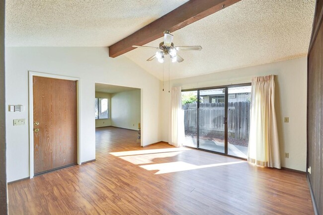 Building Photo - Z8616-8618 LR