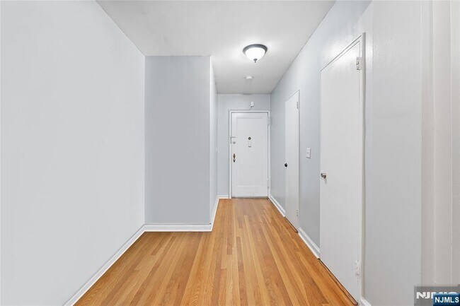 Building Photo - 2520 John F. Kennedy Blvd