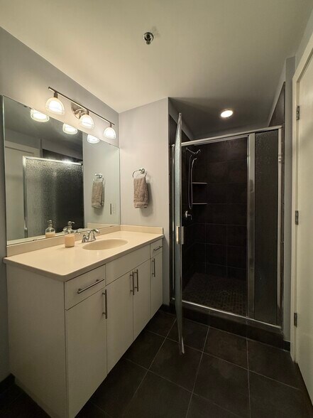 Building Photo - 401 N 2nd St