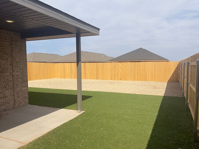 Building Photo - Recently Constructed 3 Bedroom