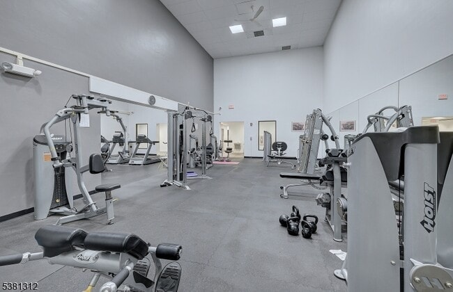 Building Photo - 326 Araneo Dr