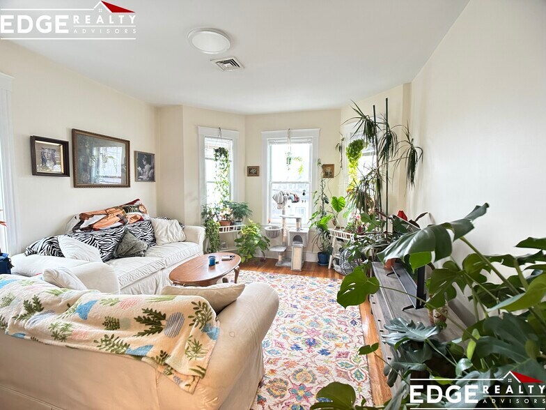 Building Photo - 71 Aldie St