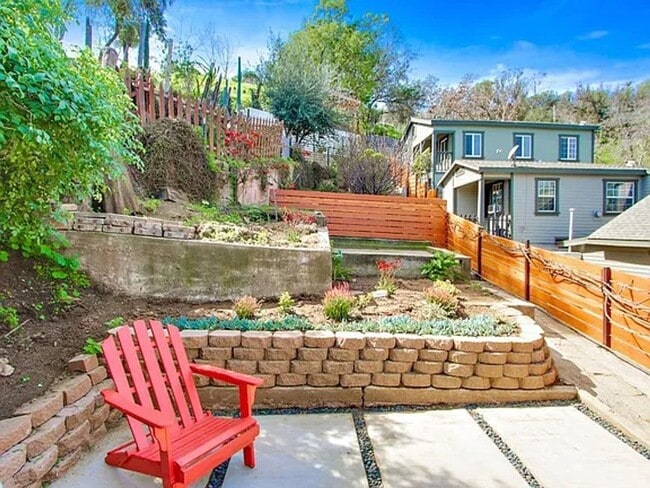 Building Photo - 654 Amador St