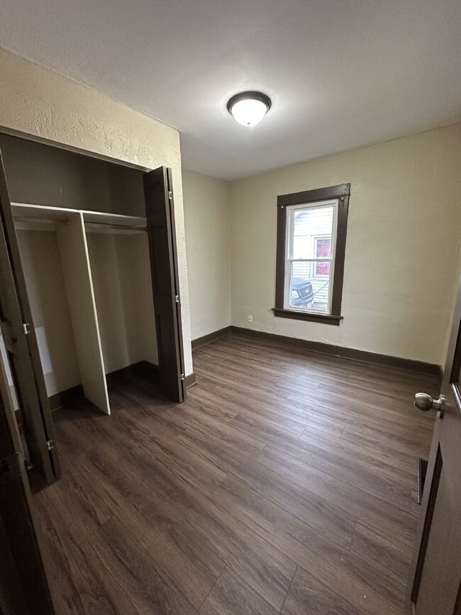 Building Photo - 108 W Holmes St