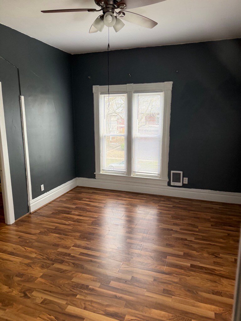 Building Photo - 2915 Cottage Grove Ave