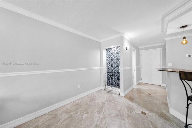 Building Photo - 6917 Collins Ave