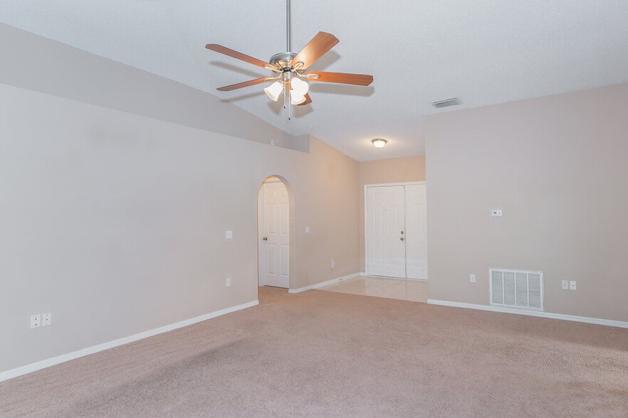 Building Photo - 12538 Bent Bay Trail