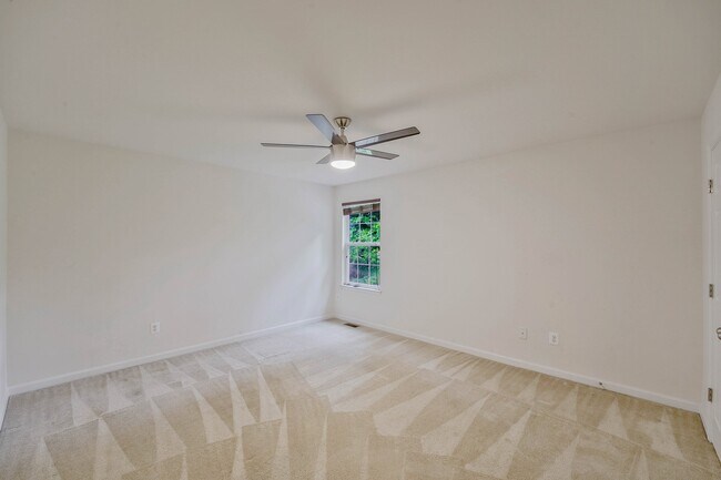 Building Photo - 3461 Eagle Ridge Dr