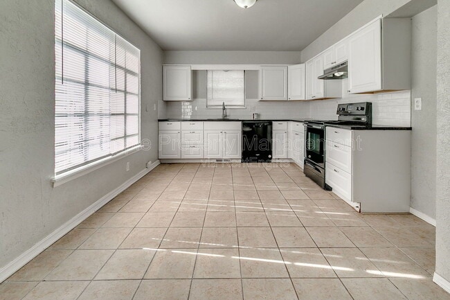 Building Photo - 820 NE 81st St