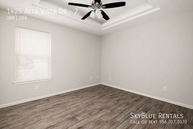 Building Photo - 1425 Alta Vista Dr