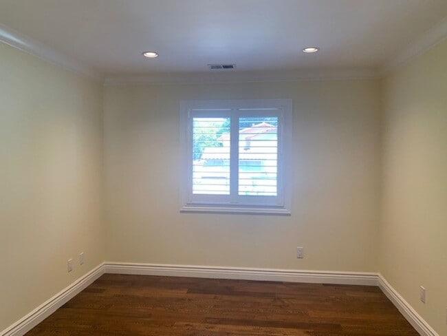 Building Photo - Beautiful Home Downtown Menlo Park