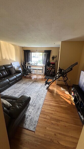 Building Photo - 3640 Oak Ter