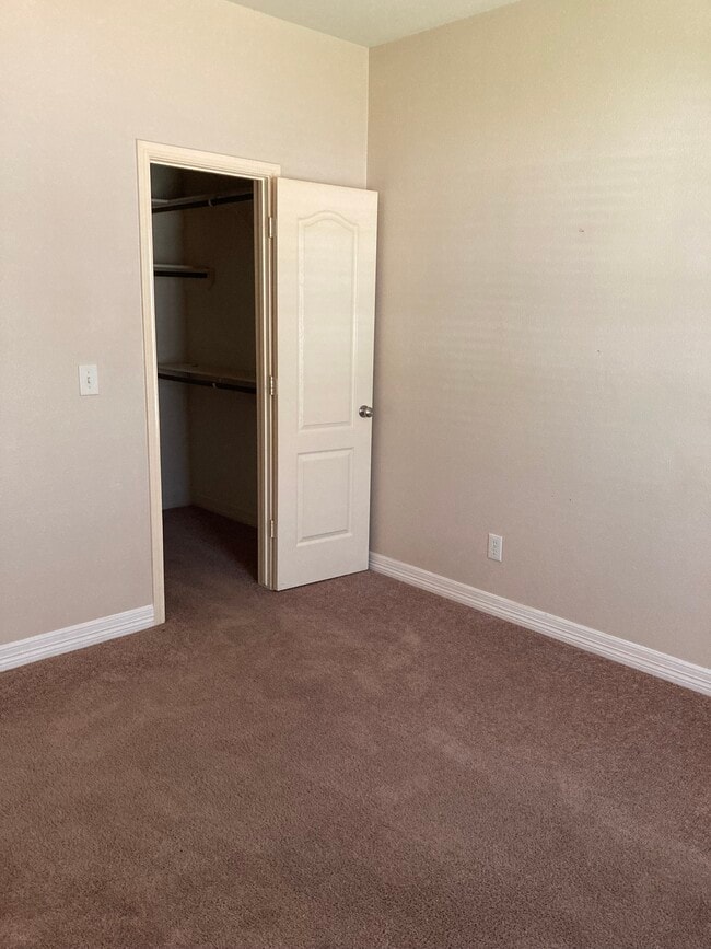 Building Photo - 818 Chickasaw Dr