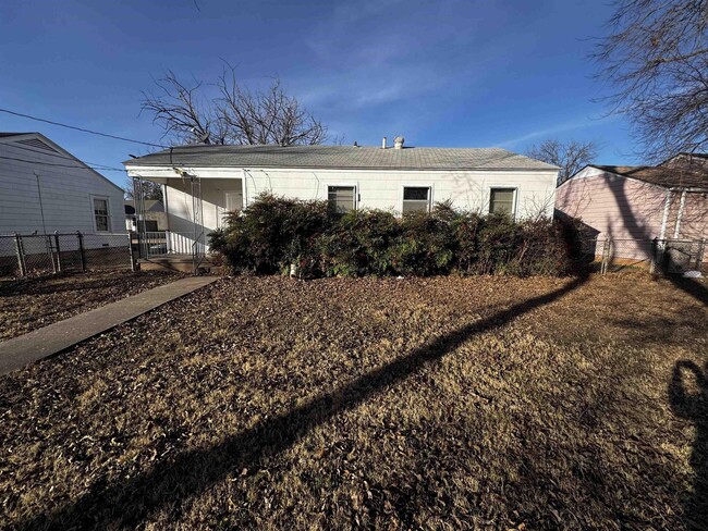 Building Photo - 2407 Inglewood Dr