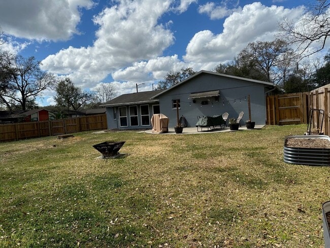 Building Photo - Beautifully maintained 2-bedroom, 2-bathroom home with a garage in Westwood