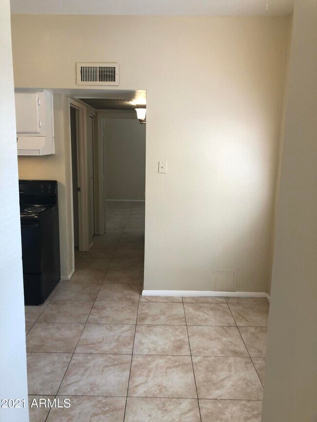 Building Photo - 2808 E Le Marche Ave