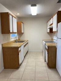 Building Photo - 1210 6th Dr