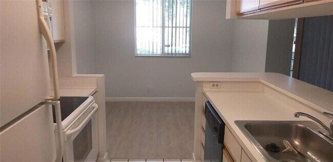 Building Photo - 9933 Westview Dr