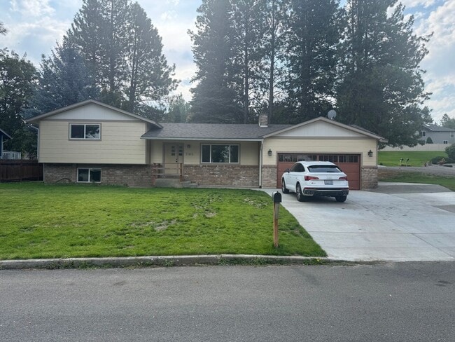 Primary Photo - HANGMAN VALLEY 4 BEDROOM HOME