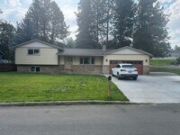 Building Photo - HANGMAN VALLEY 4 BEDROOM HOME