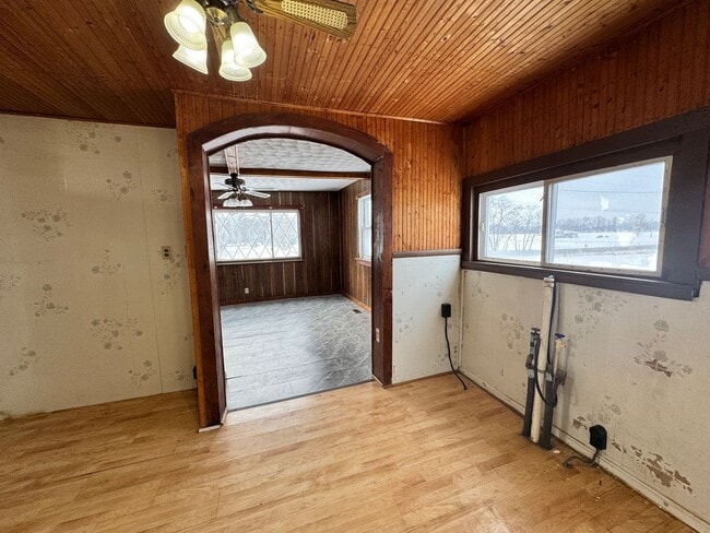 Building Photo - Farm house in Mapleton Schools!