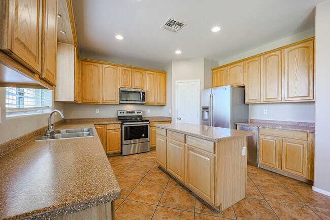Building Photo - 5 bedroom Home1