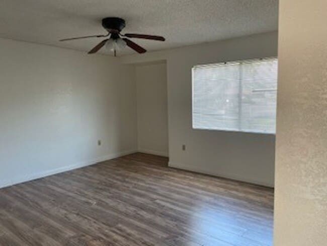 Building Photo - >>>>> TWO BEDROOM 1.5 BATHS TOWN-HOME STYL...
