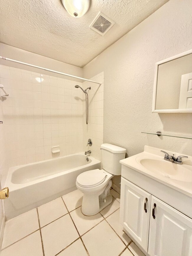 Building Photo - ** ABACO BAY ** 2 BED / 2 BATH CONDO - BAY...