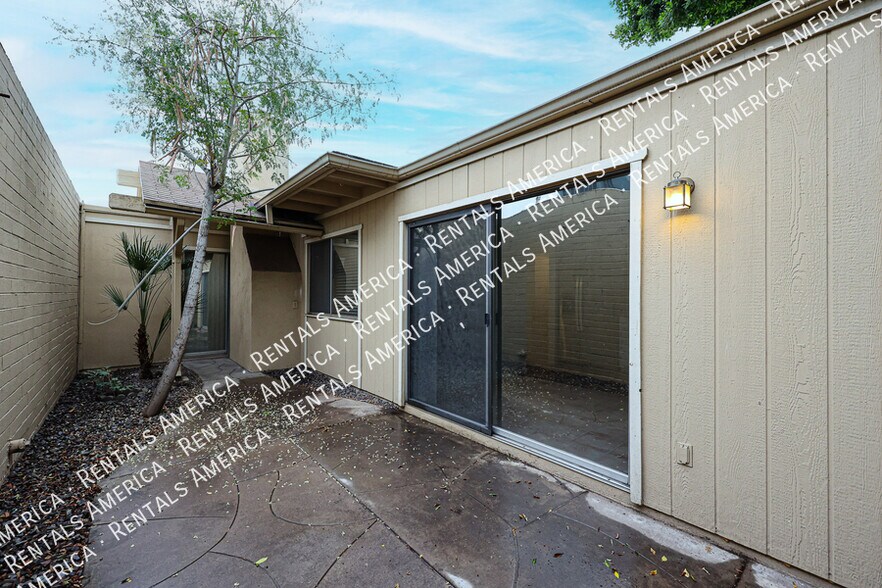 Building Photo - 6626 N Majorca Ln W