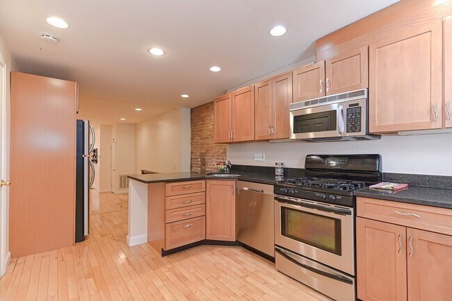 Building Photo - 10 Hancock St