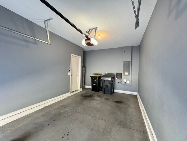 Building Photo - Your Dream Home Awaits in the Heart of Dav...