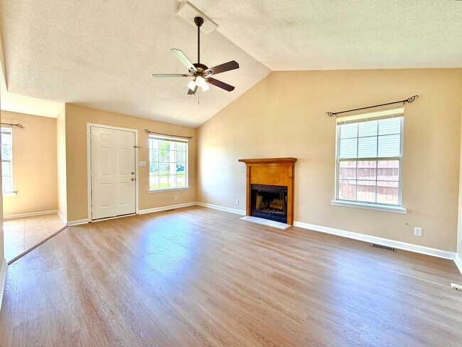 Building Photo - 1215 Marla Dr