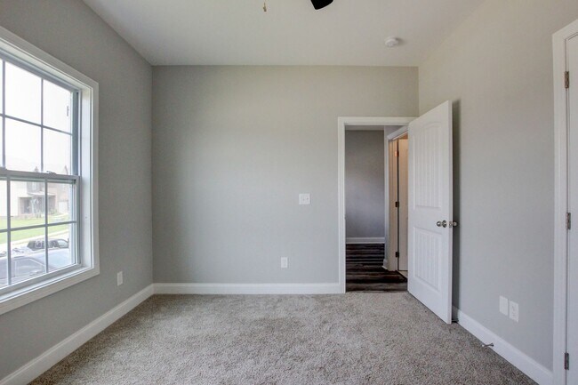 Building Photo - 1331 Juniper Pass
