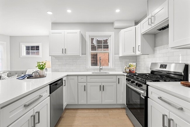 Building Photo - 679-683-683 Columbia Rd