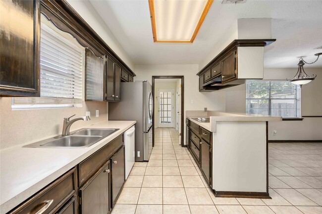 Building Photo - 5411 Mossy Timbers Dr