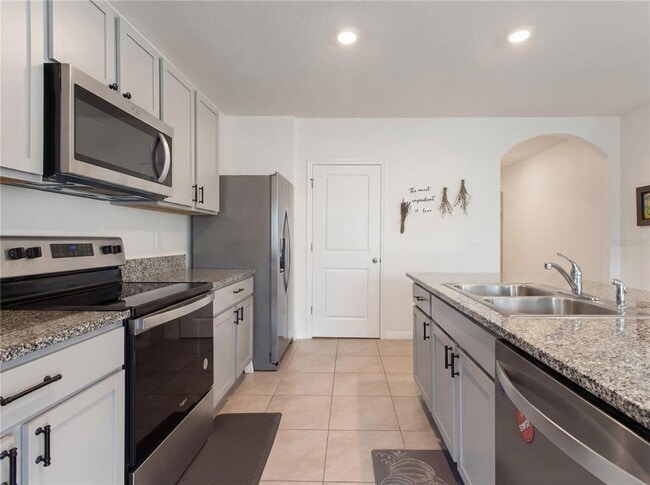 Building Photo - 49 Hickory Course Ln