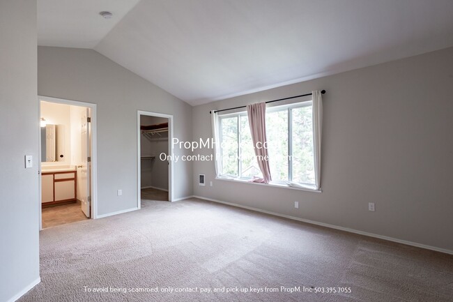 Building Photo - Cozy Two Bedroom Townhome in Tualatin! Upd...