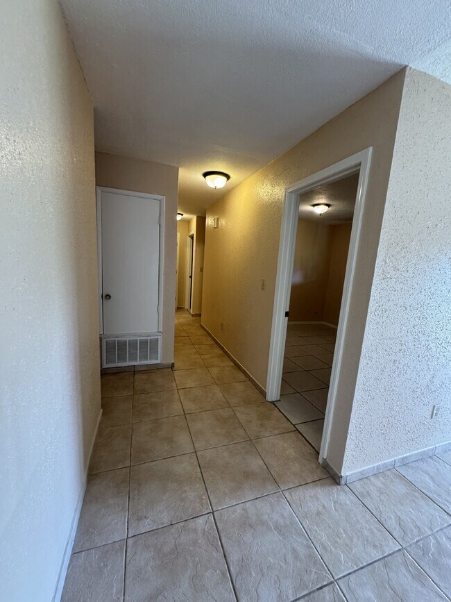 Building Photo - Water, sewer, garbage and landscaping is included. Clean 3-bedroom 2 bath