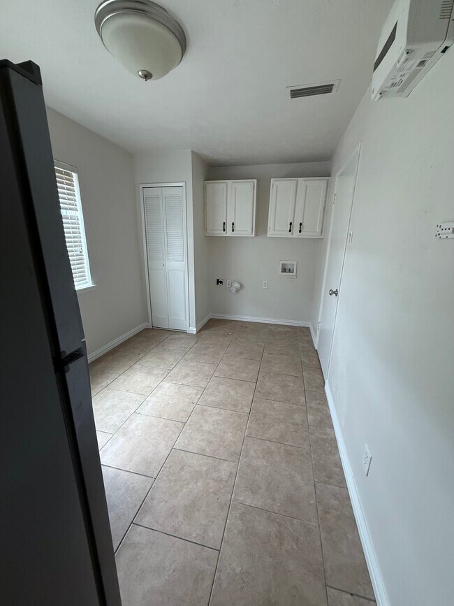 Building Photo - 5024 Middleton Cir