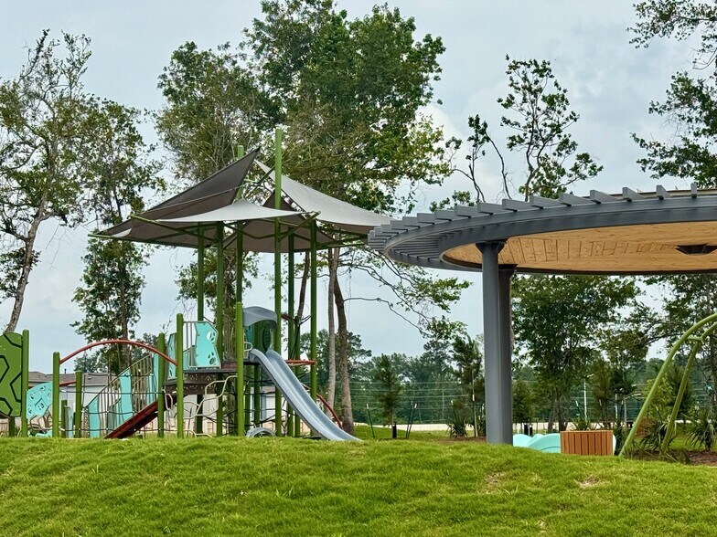 Building Photo - 934 Pertuso Ln