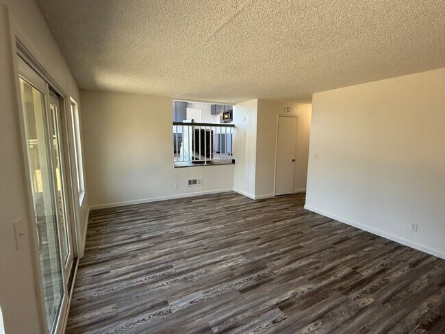 Building Photo - Rare Remodeled 5 Bedroom 2.5 Bath Tri Level in Vacaville