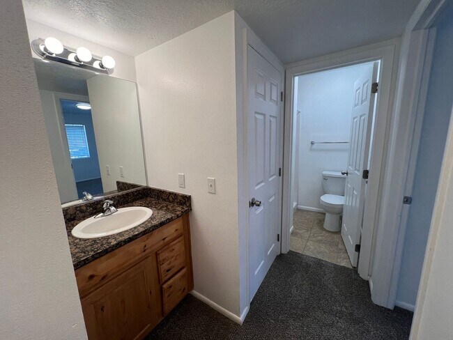 Building Photo - 3 Bedroom - 2 bath Condo in Cedar Cove