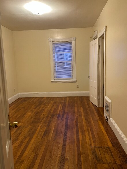 Building Photo - 19 Rockwell St