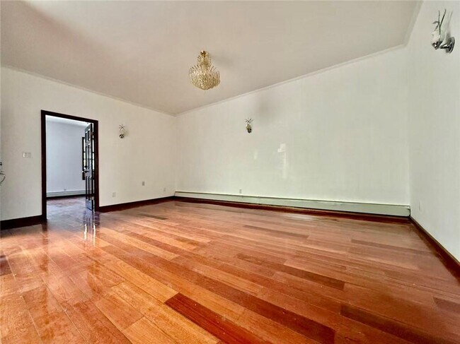 Primary Photo - 333 Parkville Ave