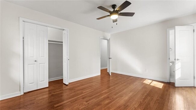 Building Photo - 2038 S Akin Dr