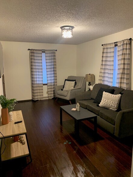 Primary Photo - 617 4th St