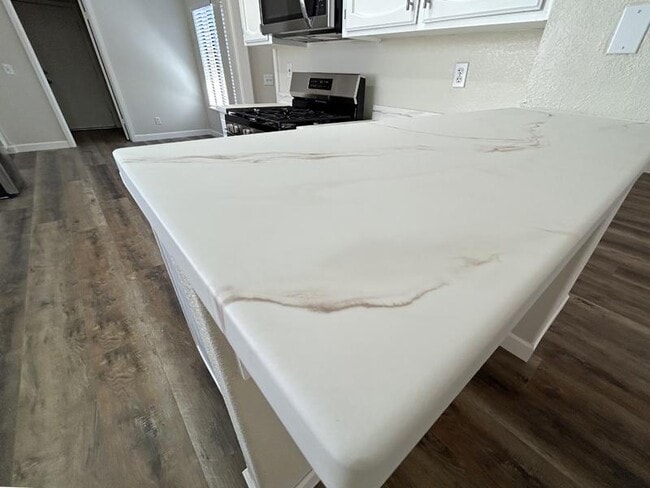 Building Photo - 13635 Elm St