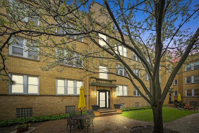 Building Photo - 1338.5 W Estes Ave